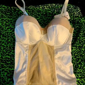 Pin up girl style corset/ bra 38 D NWT